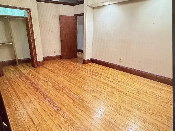 206 S Washington Sq #B, Lansing, MI 48933