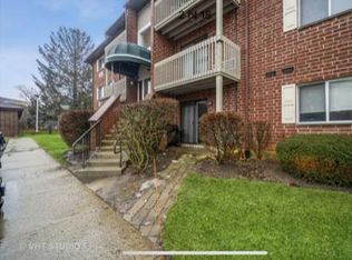 940 N Lakeside Dr APT 3A, Vernon Hills, IL