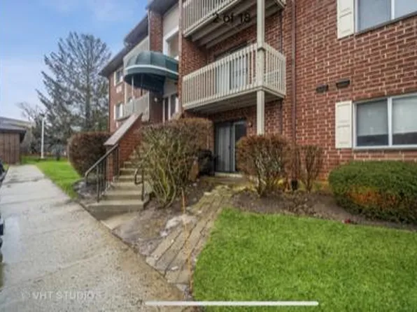940 N Lakeside Dr APT 3A, Vernon Hills, IL 60061