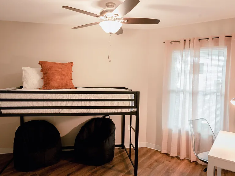1313 Elm St #2 — Photo 8