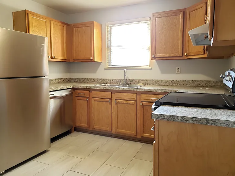 8705 Granby St — Photo 10