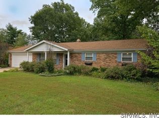 12 Las Olas Dr, Belleville, IL 62221