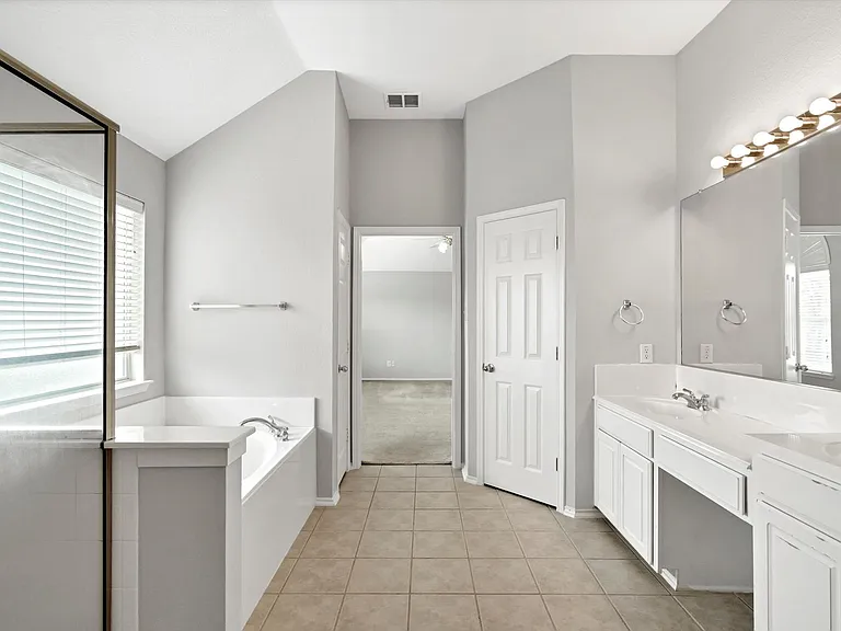 4404 Waskom Dr — Photo 12