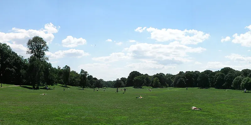 Rented by Metropolitan Realty | media 1