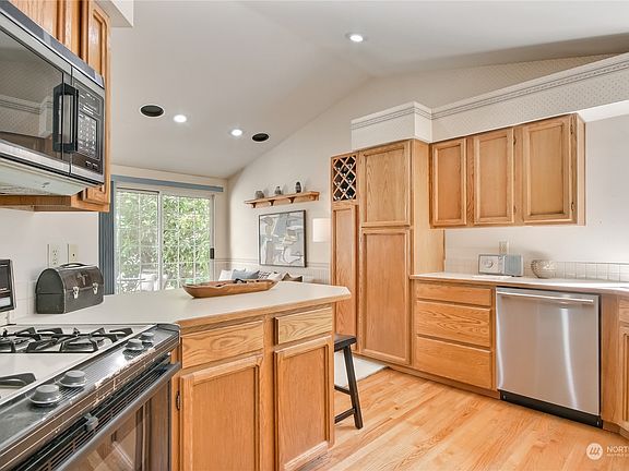 4th image of 15887 Northup Way #57