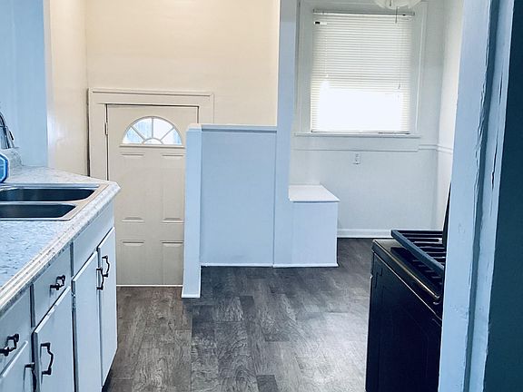 3rd image of 806 N Drexel Ave