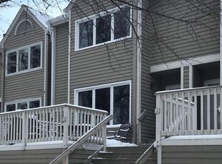 1555 W Wayzata Blvd APT B, Long Lake, MN 55356