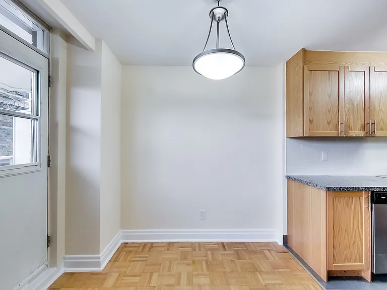 101 Cosburn Ave #104 — Photo 71