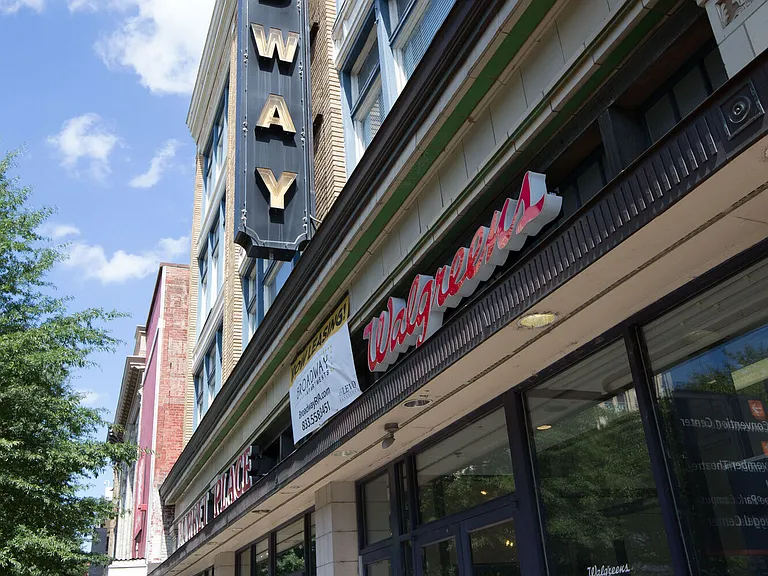 Broadway Apartments — Photo 18