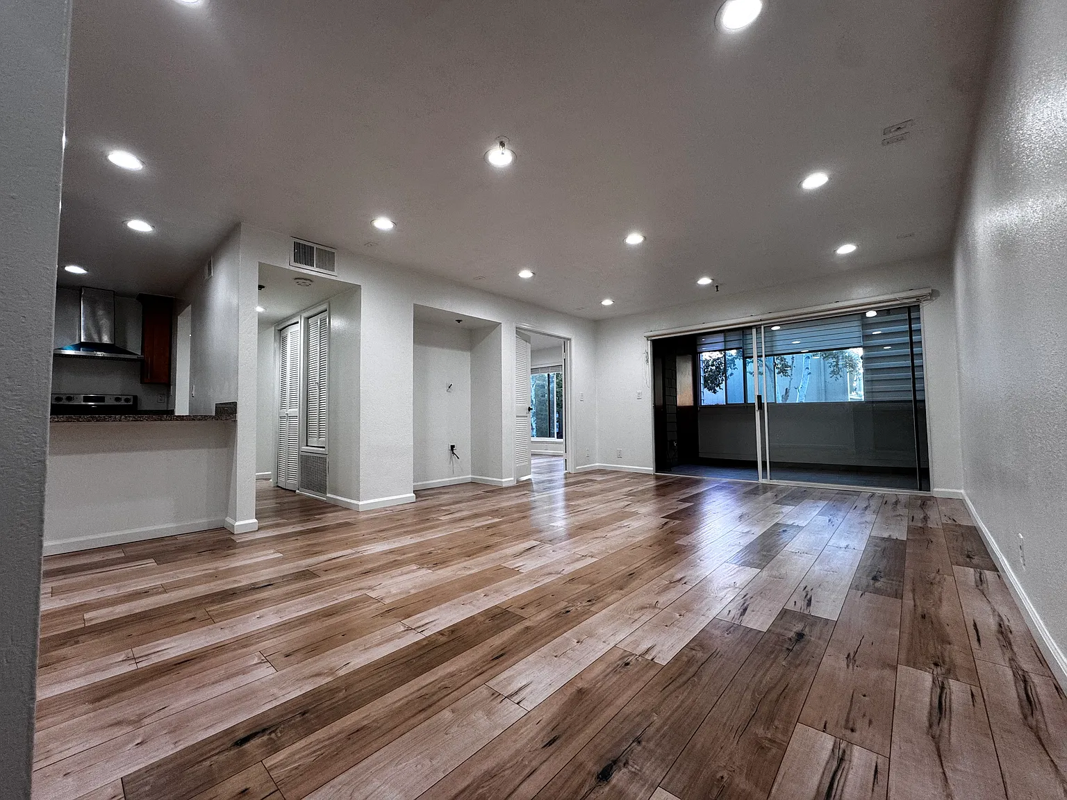2 bed, 1168 sqft, $4,300 — Photo 4
