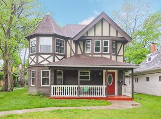 30 Villa Beach Dr, Cleveland, OH 44110