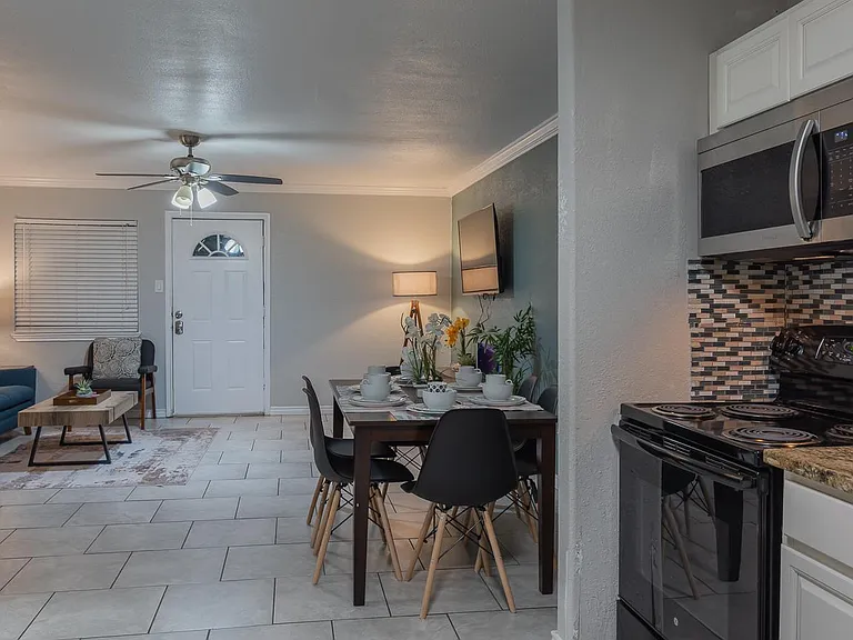 219 Andrews St #7 — Photo 10