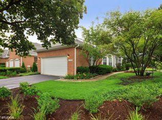 2S735 Lakeside Dr, Glen Ellyn, IL 60137