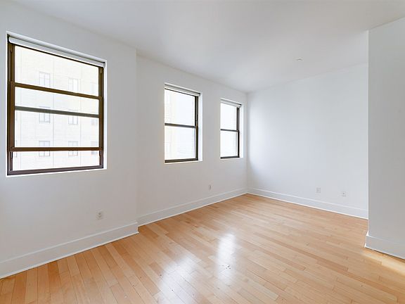 3rd image of 4 Beacon Way APT 911