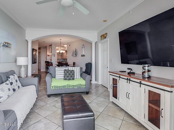 5th image of 2228 Beach Dr APT 706