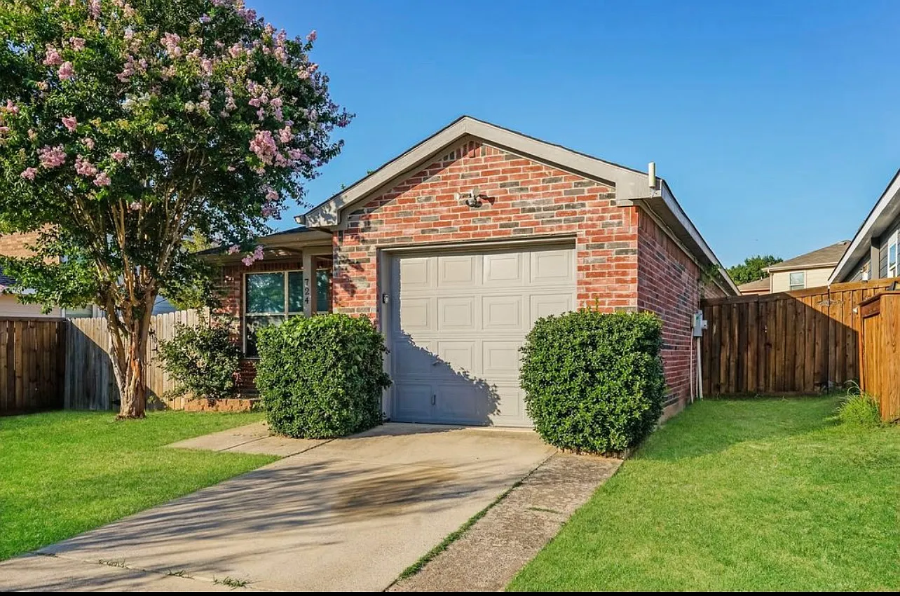 724 River Hill Ln — Photo 1