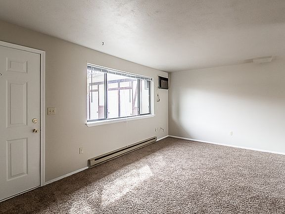 2nd image of 830 E North Ave