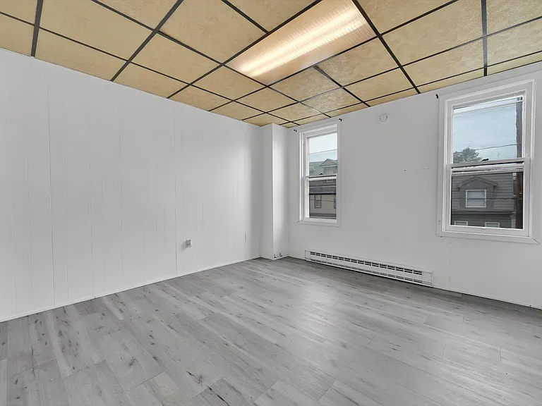 1323 W Norwegian St — Photo 11