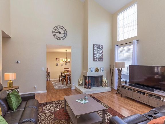 2nd image of 49 Oakmore Dr