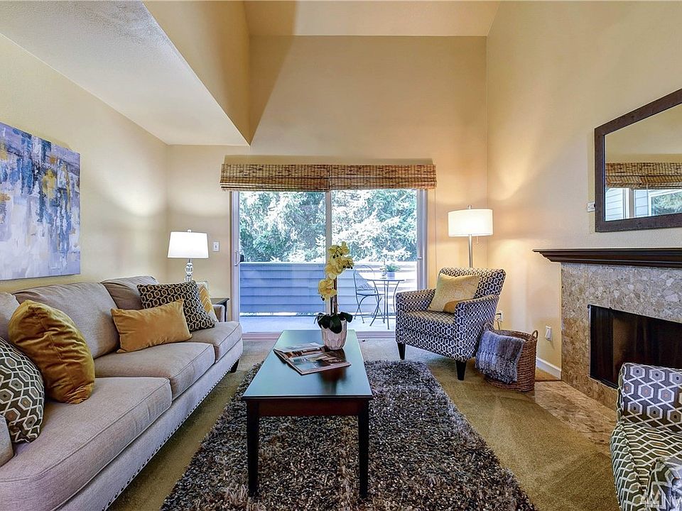 1st image of 11917 93rd Ln NE APT 303