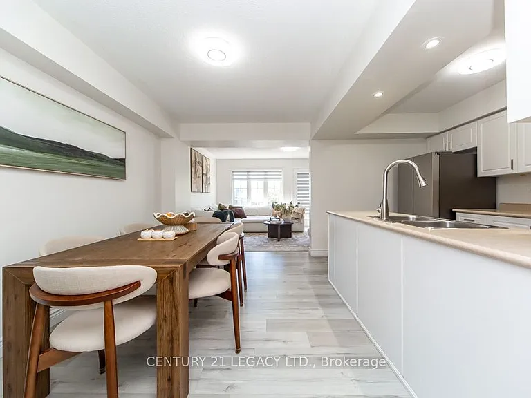 44 Tincomb Cres — Photo 6