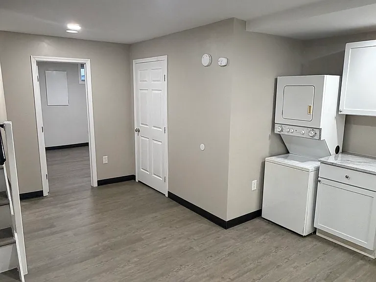 2557 Shields St — Photo 13