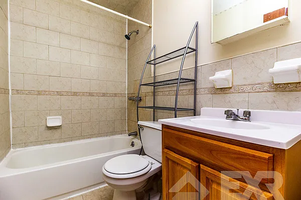 Rented by EXR | media 9