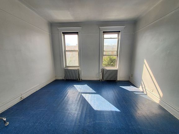 5th image of 3015 42nd St APT 3