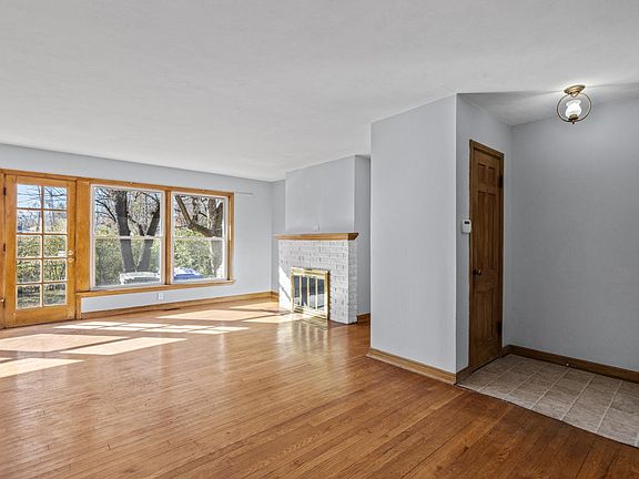 5th image of 8350 Braddock Dr