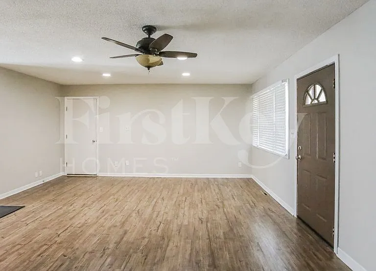5126 S Delaware Ave — Photo 4