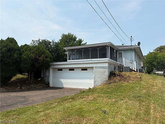 2nd image of 404 Jackson Ave NE