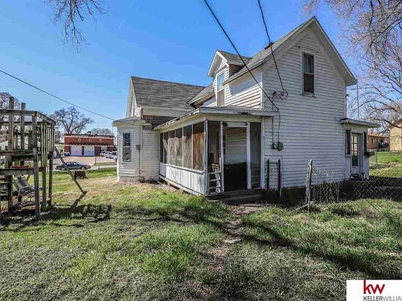 4th image of 20563 Glenn St