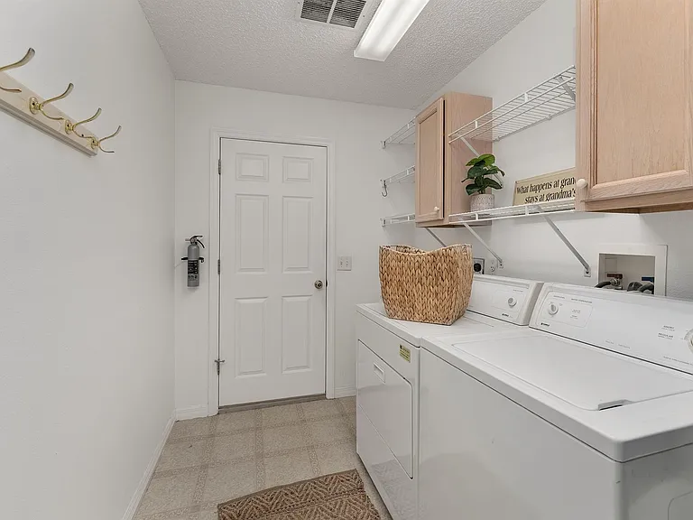 3387 Woodridge Dr — Photo 19