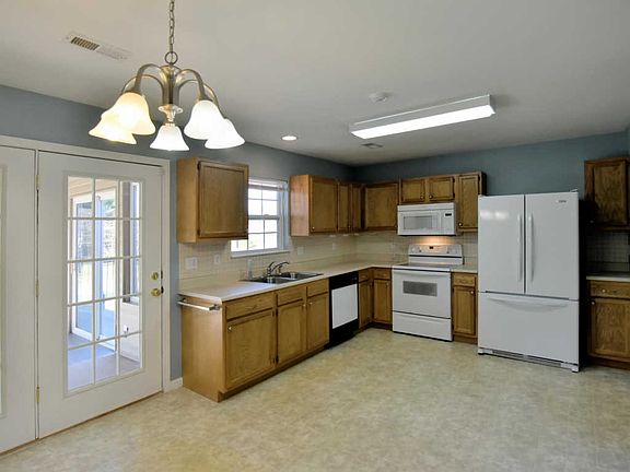 5th image of 2945 Country Meadows Ln