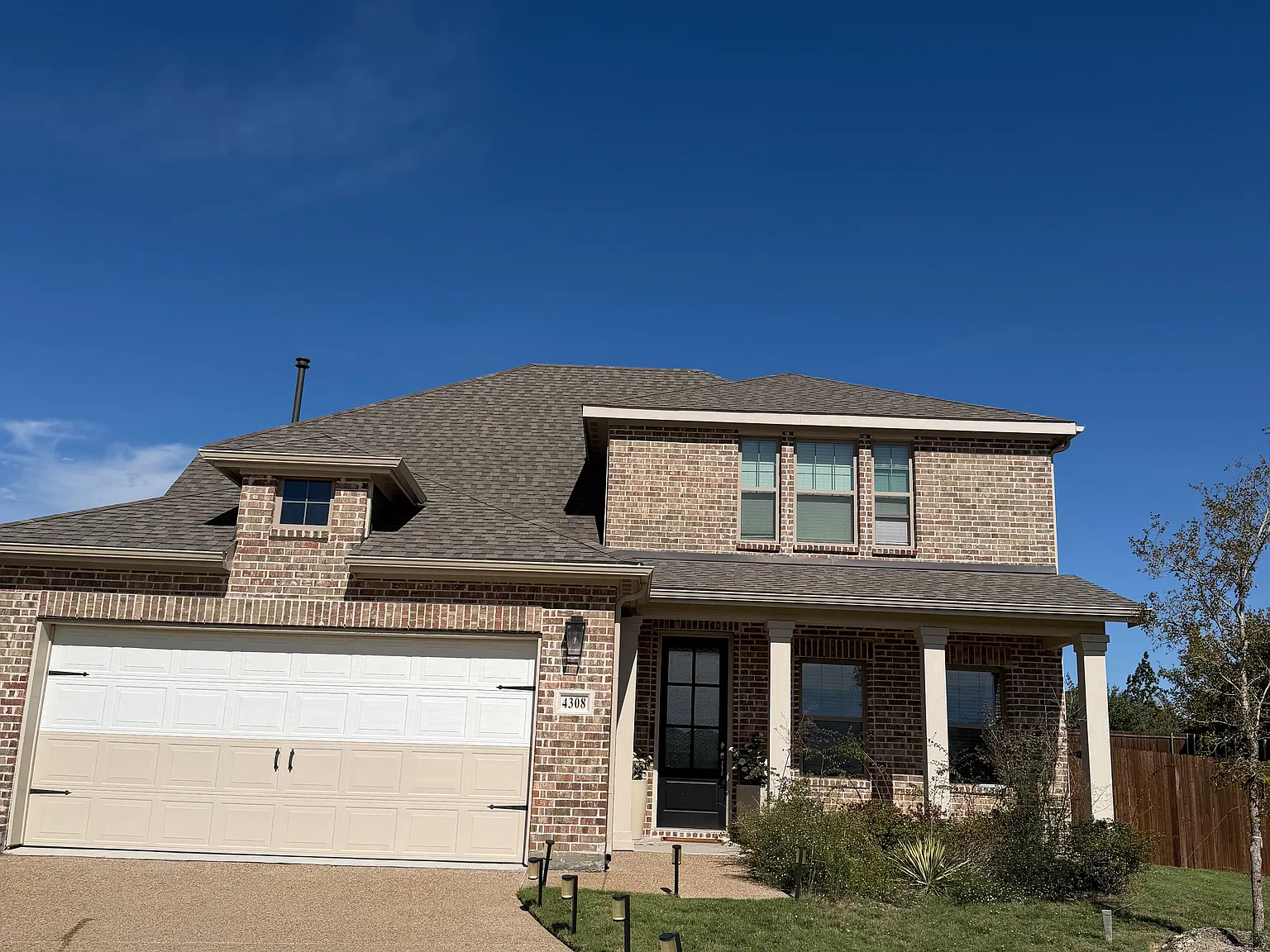 4 bed, 3.5 bath, 2651 sqft, $3,400 — Photo 2