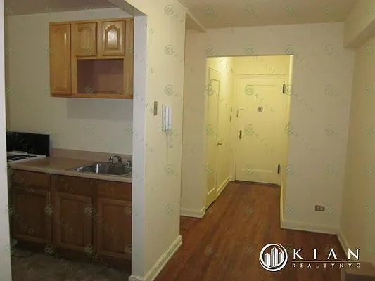 Rented by Kian Realty | media 8