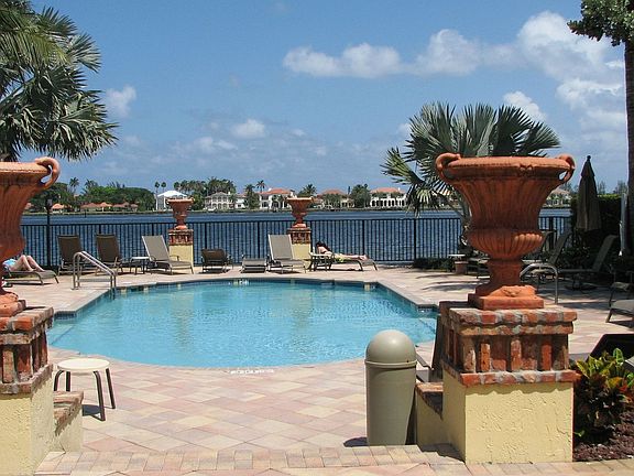 2nd image of 186 Las Brisas Cir
