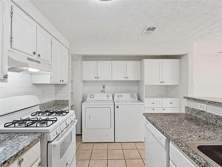 1465 Keys Crossing Dr NE — Photo 12