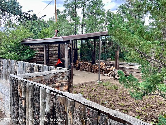 5th image of 238 Yellow Pine Rd