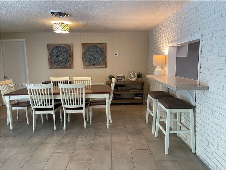 1241 Manor Dr — Photo 10