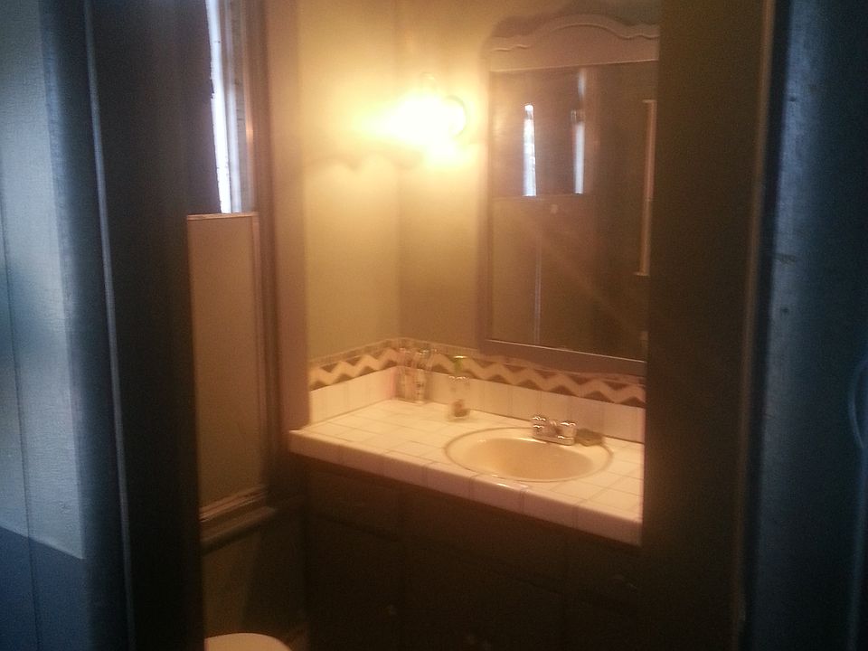 2nd image of 118 College St S