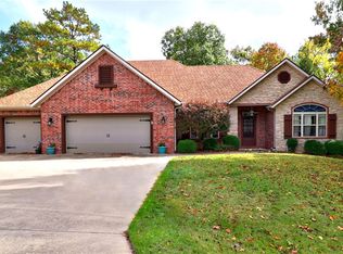 1 Renfrew Dr, Bella Vista, AR 72715