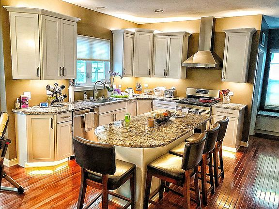 5th image of 4394 Roxburghe Dr