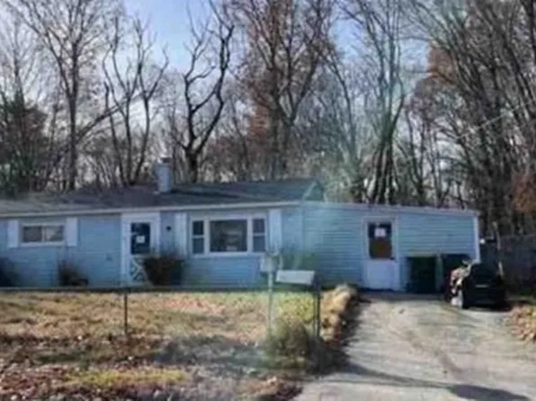25 Douglas Dr, Bellingham, MA 02019