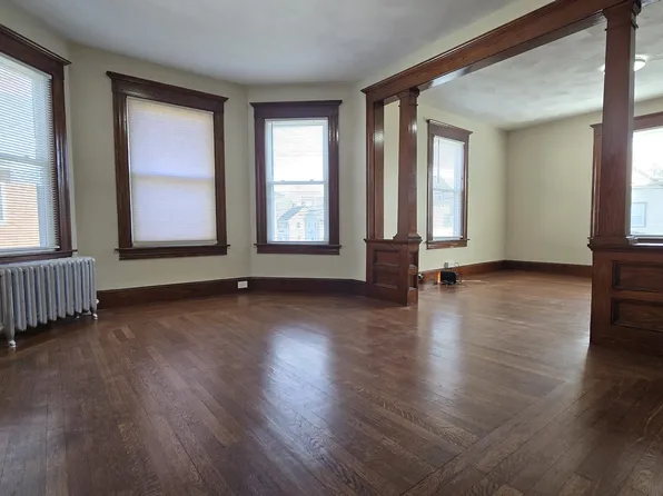 39 W School St #B, Westfield, MA 01085