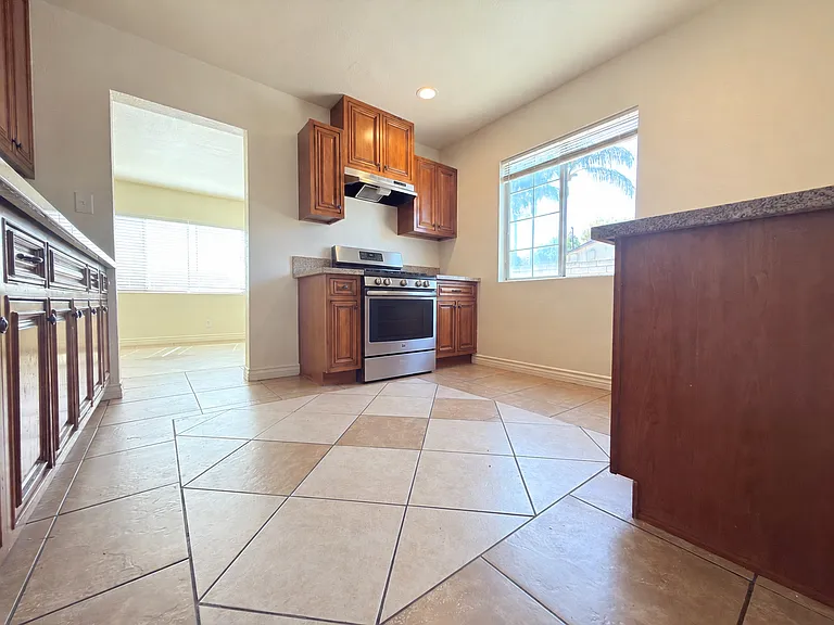 8409 Columbus Ave — Photo 6