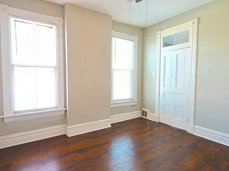 2821-2823 Henrietta Pl — Photo 14