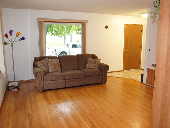 5th image of W182N8460 Bryn Mawr Ct