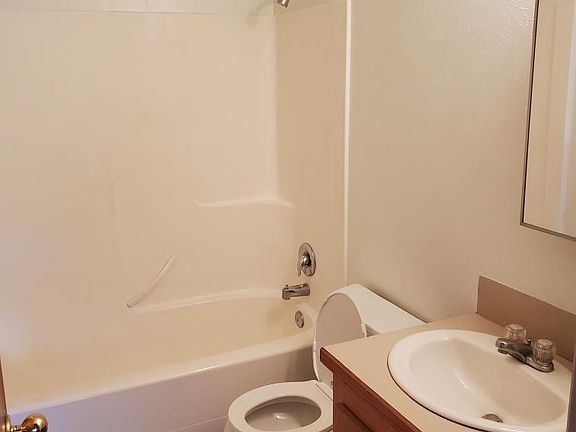 5th image of 443 Westland Dr #7