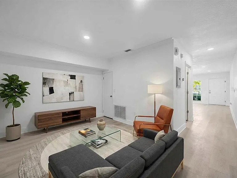 727 Kensington Lake Cir — Photo 15